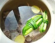 冬瓜薏米排骨汤的做法步骤3