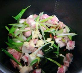牛腩萝卜海带汤的做法步骤3