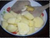 南乳土豆焖鸭腿的做法步骤1