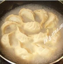 姜味蘑菇水煎饺的做法步骤7