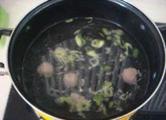 油条菠菜汤的做法步骤2