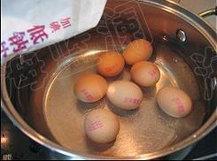 白煮蛋的做法步骤2