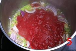 当归牛尾番茄补肾汤的做法步骤5