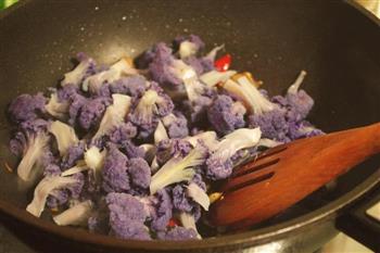 紫色的诱惑 干锅紫菜花的做法图解3