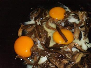 懒人版-茶树菇炒土鸡蛋的做法步骤1
