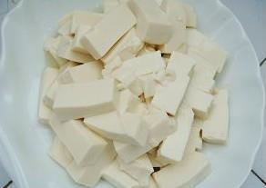 皮蛋拌豆腐的做法步骤1