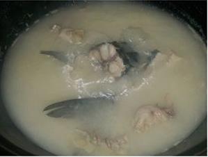 鱼头豆腐汤的做法图解2