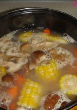 玉米蔬菜汤的做法步骤2