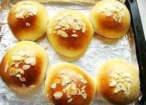 杏仁豆沙小面包的做法步骤3