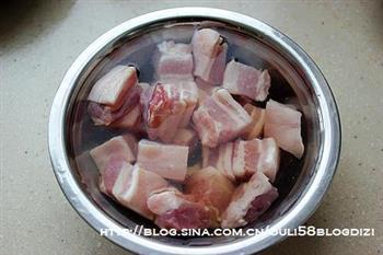 海参红烧肉的做法步骤1