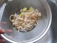 鲜菇芹菜鱿鱼丝的做法步骤6