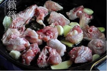 茶树菇麻油香锅鸡的做法步骤2