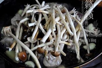 茶树菇麻油香锅鸡的做法图解3