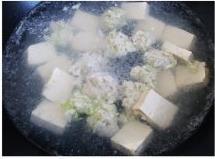 白菜豆腐汆丸子的做法步骤2