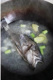 黑鮶鱼豆腐汤的做法步骤6