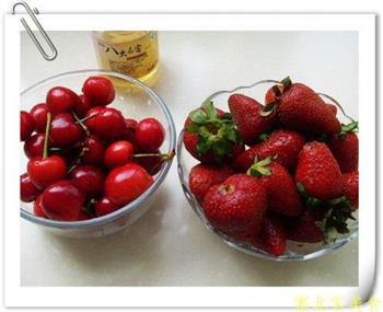 草莓樱桃汁的做法图解1