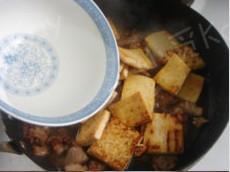 蚝油肉片烧豆腐的做法步骤7