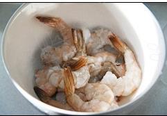 焗烤鲜虾蝴蝶面的做法步骤2