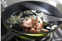焗烤鲜虾蝴蝶面的做法步骤7