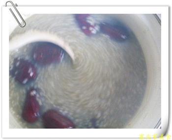 黑小米红枣粥的做法步骤2