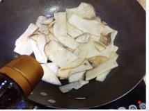 香煎椒盐杏鲍菇的做法步骤2