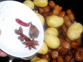 红烧肉炖小土豆的做法步骤11