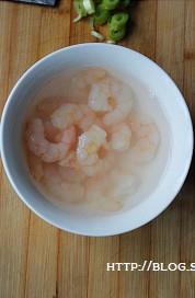 豌豆虾仁炒饭的做法步骤4