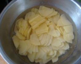 尖椒炒土豆片的做法步骤1