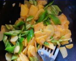 尖椒炒土豆片的做法步骤5