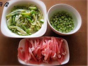 豌豆榨菜炒肉丝的做法步骤1
