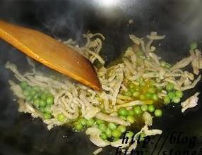 豌豆榨菜炒肉丝的做法步骤2