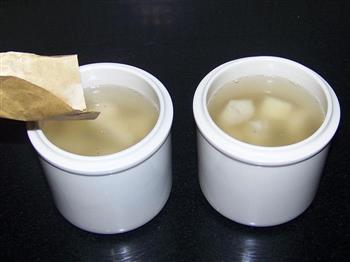 养颜润燥梨汤的做法步骤2