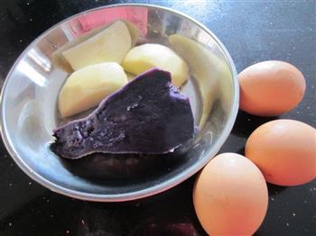 紫薯苹果蛋卷的做法图解1
