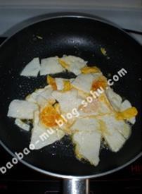 豉香葱段荷包蛋的做法步骤4