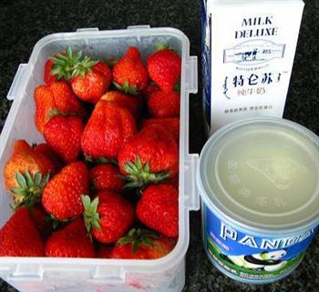 草莓奶昔&草莓砂冰的做法步骤1