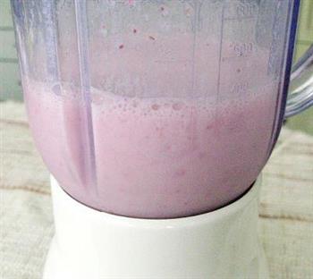 草莓奶昔&草莓砂冰的做法步骤5
