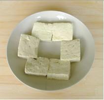 咸蛋肉末臭豆腐的做法步骤1