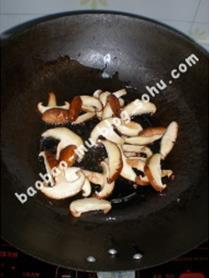 香菇青椒炒松花蛋的做法图解8