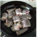 红烧鲻鱼的做法步骤3