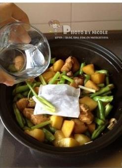 土豆炖豆角的做法步骤11