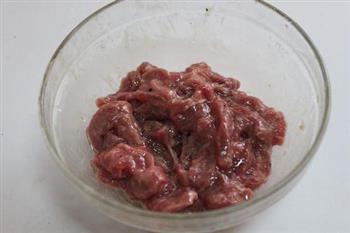 黑椒牛肉炒意粉的做法步骤2