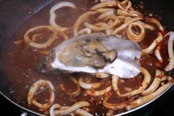 石锅牡蛎鱿鱼豆腐汤的做法步骤6