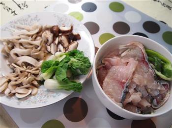 鲜菇菜心鱼片汤的做法图解3