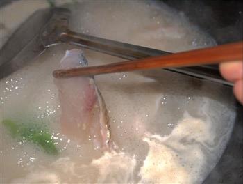 鲜菇菜心鱼片汤的做法图解9