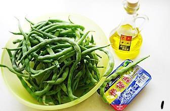 橄榄菜清炒四季豆的做法步骤1