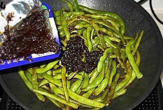 橄榄菜清炒四季豆的做法步骤4
