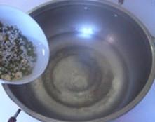 薏米莲子绿豆粥的做法步骤2