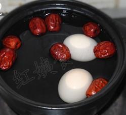 枸杞红枣煲鸡蛋的做法图解1
