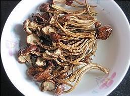 干锅茶树菇香干的做法步骤1