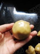 莲蓉蛋黄月饼的做法步骤11
